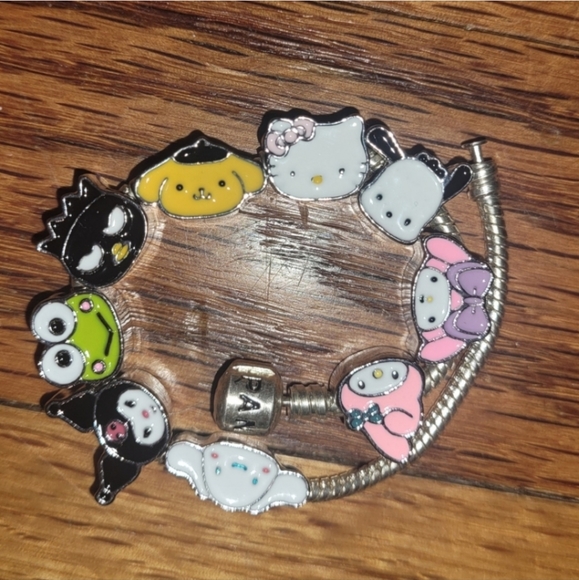 Hello Kitty Charm - Picture 2 of 4